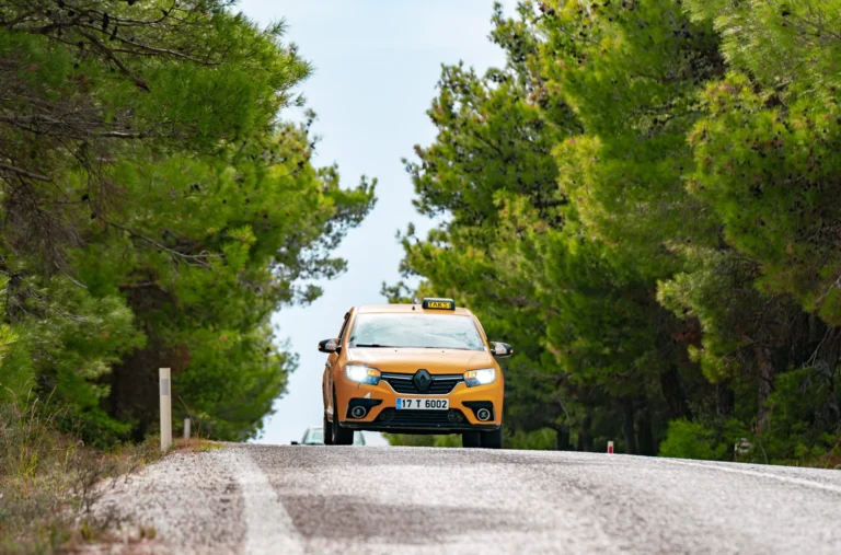 Bozcaada Otel Transferi Rehberi: Gece Geç Varışlar için 7/24 Taksi