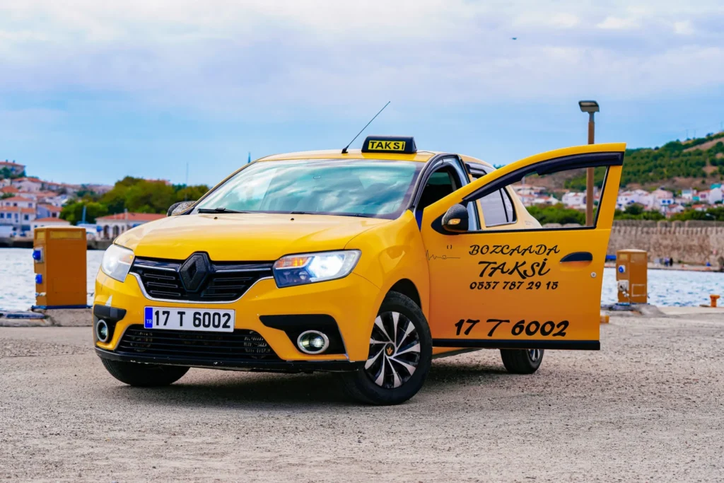 Polente Feneri gün batımı — Bozcaada'nın batı ucunda tarihi fener ve Ege manzarası